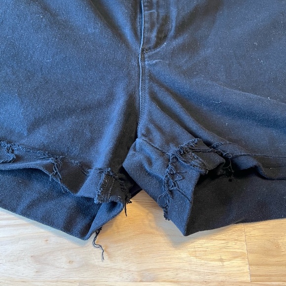 Gloria Vanderbilt Women’s Black Denim Jeans Distressed Raw Edge Size 16 - Picture 15 of 15